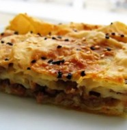 Hazır Yufkadan Kıymalı Börek Tarifi